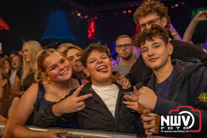 Een zee van muziek en gezelligheid tijdens het Mega Piraten Festijn in Oldebroek. - &copy; NWVFoto.nl