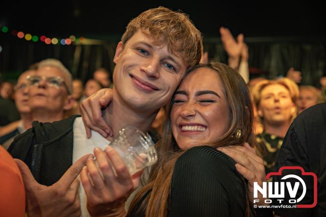 Een zee van muziek en gezelligheid tijdens het Mega Piraten Festijn in Oldebroek. - &copy; NWVFoto.nl