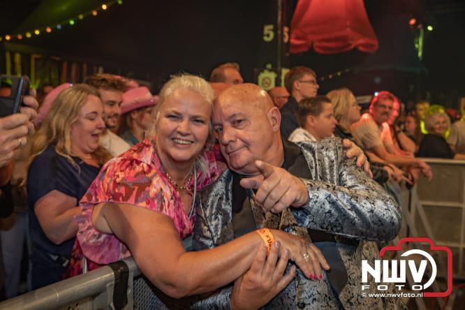 Een zee van muziek en gezelligheid tijdens het Mega Piraten Festijn in Oldebroek. - &copy; NWVFoto.nl