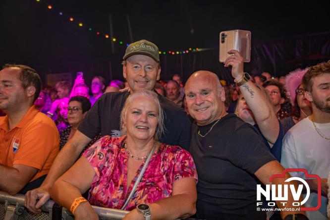 Een zee van muziek en gezelligheid tijdens het Mega Piraten Festijn in Oldebroek. - &copy; NWVFoto.nl