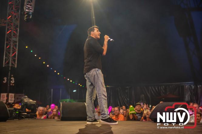 Een zee van muziek en gezelligheid tijdens het Mega Piraten Festijn in Oldebroek. - &copy; NWVFoto.nl