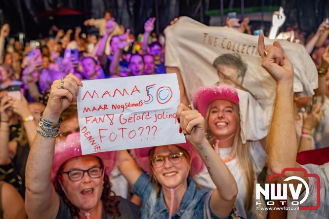 Een zee van muziek en gezelligheid tijdens het Mega Piraten Festijn in Oldebroek. - &copy; NWVFoto.nl