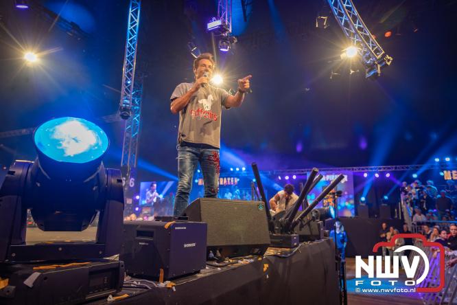 Een zee van muziek en gezelligheid tijdens het Mega Piraten Festijn in Oldebroek. - &copy; NWVFoto.nl