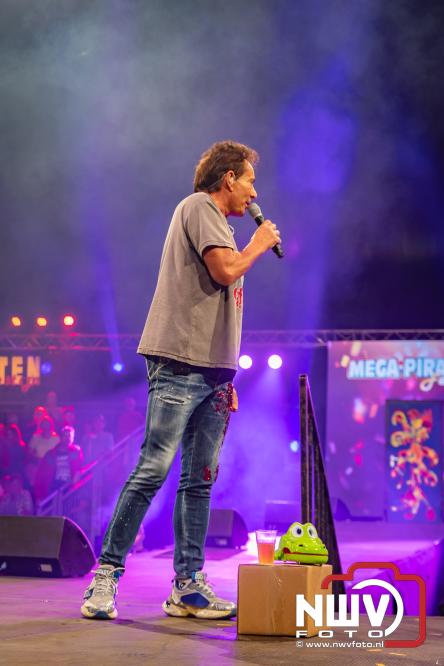 Een zee van muziek en gezelligheid tijdens het Mega Piraten Festijn in Oldebroek. - &copy; NWVFoto.nl