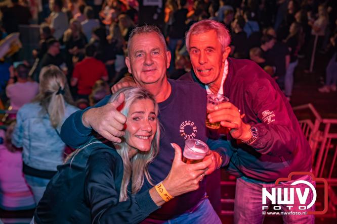 Een zee van muziek en gezelligheid tijdens het Mega Piraten Festijn in Oldebroek. - &copy; NWVFoto.nl