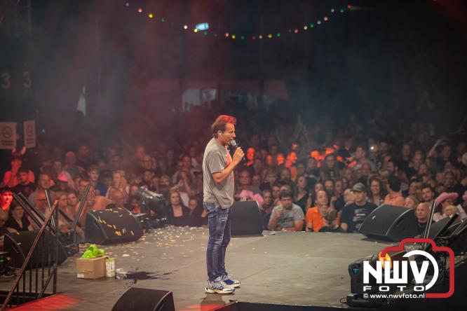 Een zee van muziek en gezelligheid tijdens het Mega Piraten Festijn in Oldebroek. - &copy; NWVFoto.nl