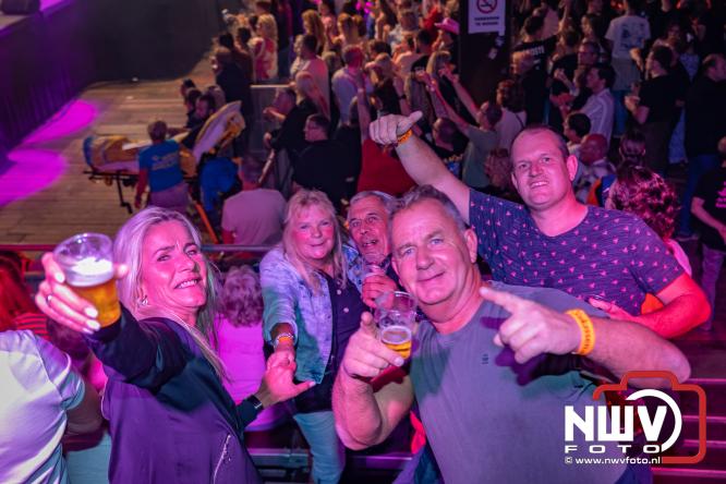 Een zee van muziek en gezelligheid tijdens het Mega Piraten Festijn in Oldebroek. - &copy; NWVFoto.nl
