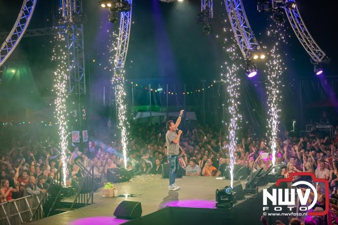 Een zee van muziek en gezelligheid tijdens het Mega Piraten Festijn in Oldebroek. - &copy; NWVFoto.nl