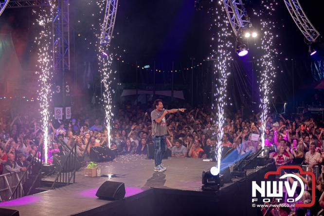 Een zee van muziek en gezelligheid tijdens het Mega Piraten Festijn in Oldebroek. - &copy; NWVFoto.nl