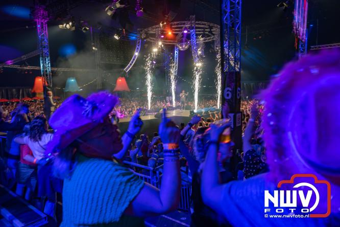 Een zee van muziek en gezelligheid tijdens het Mega Piraten Festijn in Oldebroek. - &copy; NWVFoto.nl