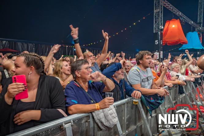 Een zee van muziek en gezelligheid tijdens het Mega Piraten Festijn in Oldebroek. - &copy; NWVFoto.nl