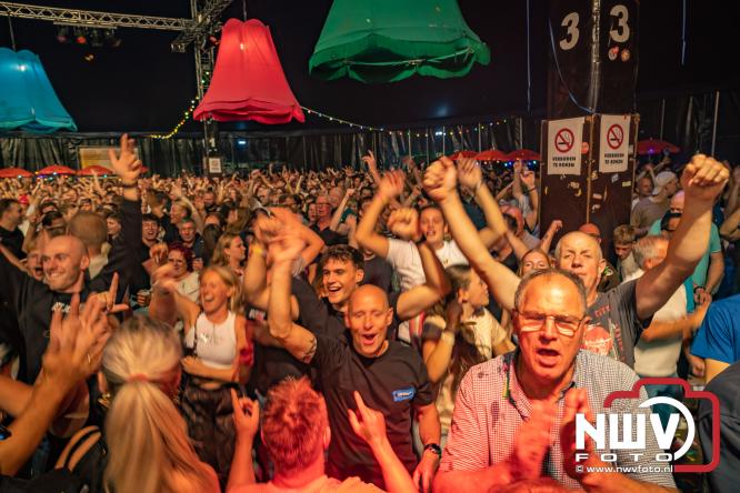 Een zee van muziek en gezelligheid tijdens het Mega Piraten Festijn in Oldebroek. - &copy; NWVFoto.nl