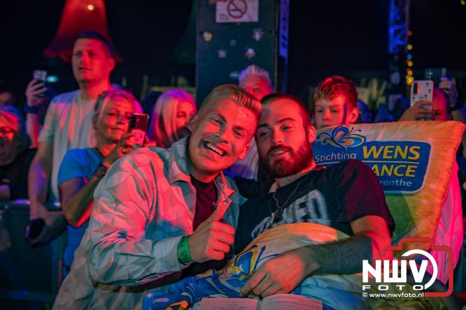 Een zee van muziek en gezelligheid tijdens het Mega Piraten Festijn in Oldebroek. - &copy; NWVFoto.nl