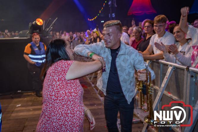 Een zee van muziek en gezelligheid tijdens het Mega Piraten Festijn in Oldebroek. - &copy; NWVFoto.nl