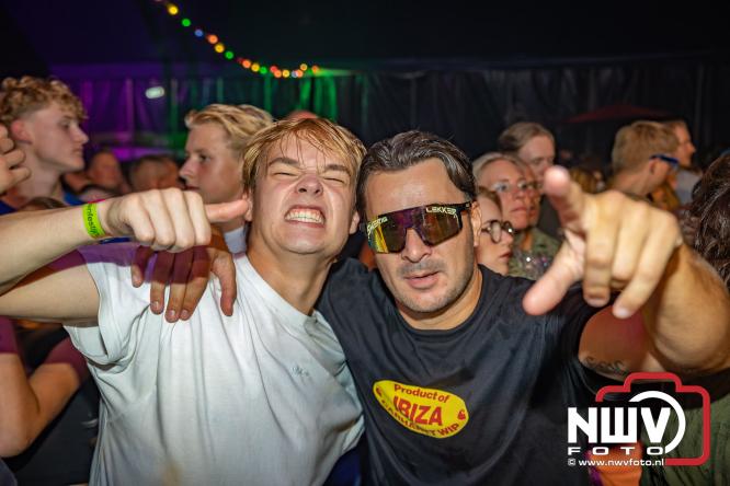 Een zee van muziek en gezelligheid tijdens het Mega Piraten Festijn in Oldebroek. - &copy; NWVFoto.nl
