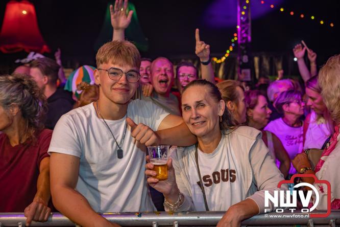 Een zee van muziek en gezelligheid tijdens het Mega Piraten Festijn in Oldebroek. - &copy; NWVFoto.nl