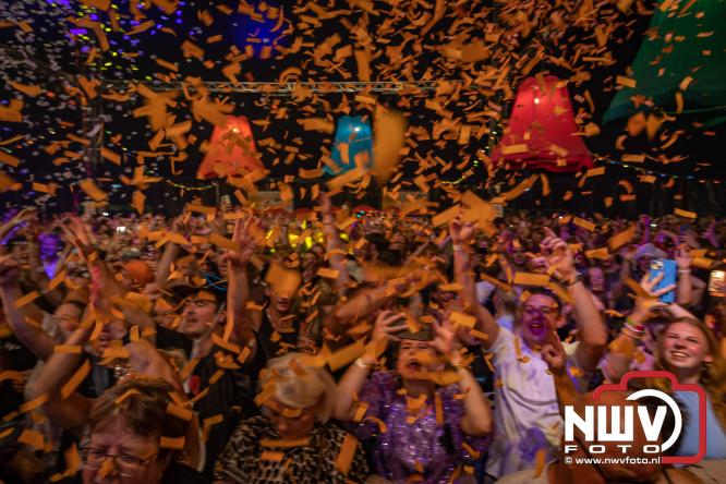 Een zee van muziek en gezelligheid tijdens het Mega Piraten Festijn in Oldebroek. - &copy; NWVFoto.nl