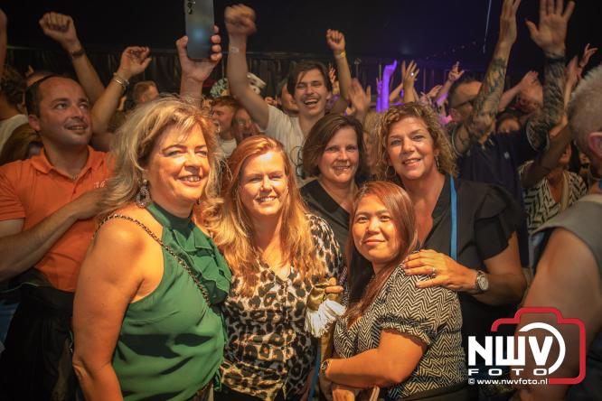 Een zee van muziek en gezelligheid tijdens het Mega Piraten Festijn in Oldebroek. - &copy; NWVFoto.nl