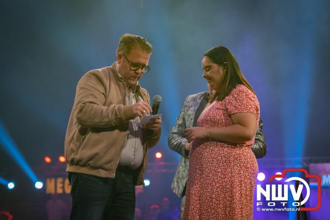 Een zee van muziek en gezelligheid tijdens het Mega Piraten Festijn in Oldebroek. - &copy; NWVFoto.nl
