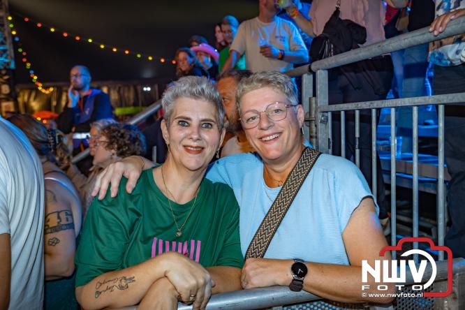 Een zee van muziek en gezelligheid tijdens het Mega Piraten Festijn in Oldebroek. - &copy; NWVFoto.nl