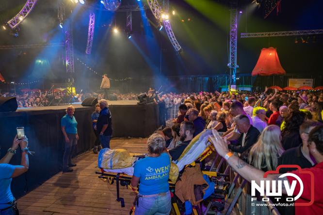 Een zee van muziek en gezelligheid tijdens het Mega Piraten Festijn in Oldebroek. - &copy; NWVFoto.nl