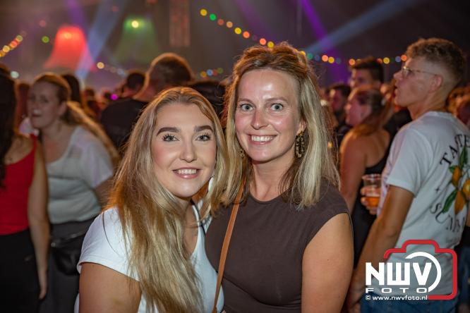 Een zee van muziek en gezelligheid tijdens het Mega Piraten Festijn in Oldebroek. - &copy; NWVFoto.nl