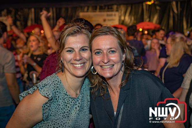 Een zee van muziek en gezelligheid tijdens het Mega Piraten Festijn in Oldebroek. - &copy; NWVFoto.nl