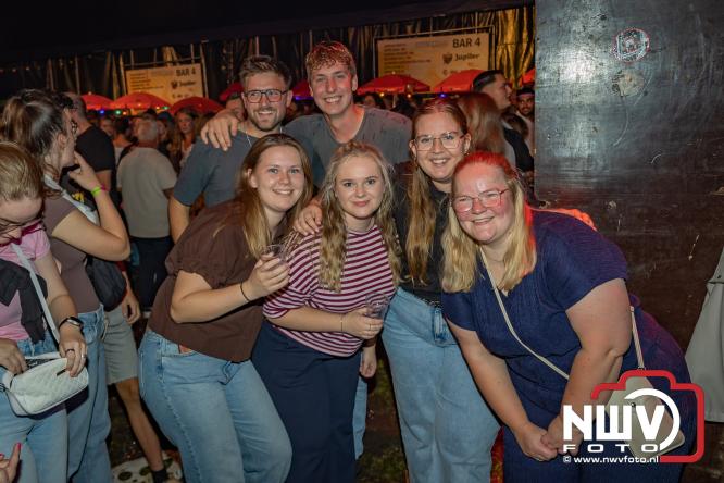 Een zee van muziek en gezelligheid tijdens het Mega Piraten Festijn in Oldebroek. - &copy; NWVFoto.nl