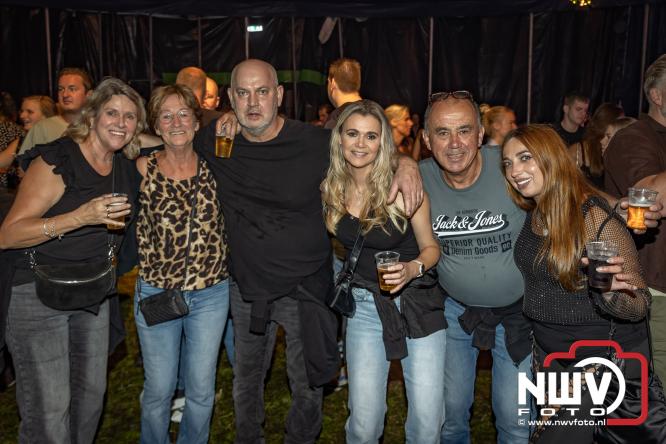 Een zee van muziek en gezelligheid tijdens het Mega Piraten Festijn in Oldebroek. - &copy; NWVFoto.nl