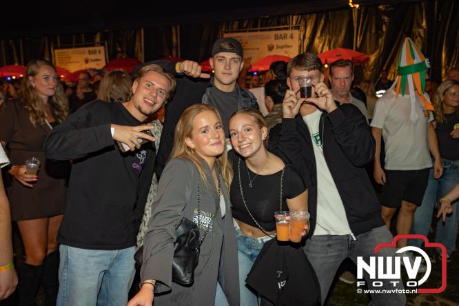Een zee van muziek en gezelligheid tijdens het Mega Piraten Festijn in Oldebroek. - &copy; NWVFoto.nl