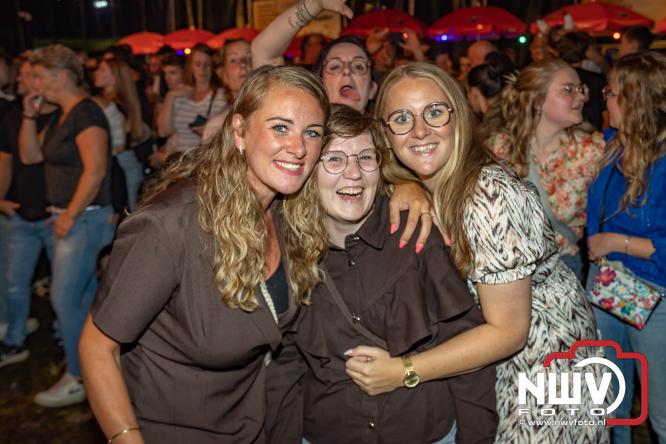 Een zee van muziek en gezelligheid tijdens het Mega Piraten Festijn in Oldebroek. - &copy; NWVFoto.nl
