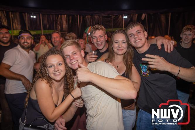 Een zee van muziek en gezelligheid tijdens het Mega Piraten Festijn in Oldebroek. - &copy; NWVFoto.nl