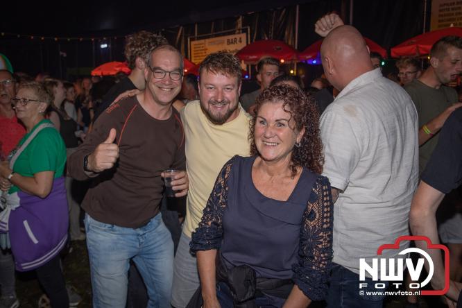 Een zee van muziek en gezelligheid tijdens het Mega Piraten Festijn in Oldebroek. - &copy; NWVFoto.nl