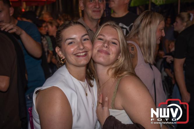 Een zee van muziek en gezelligheid tijdens het Mega Piraten Festijn in Oldebroek. - &copy; NWVFoto.nl