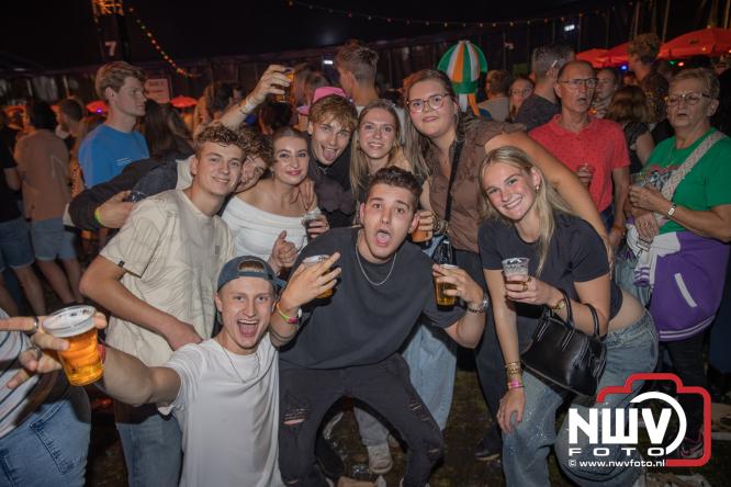 Een zee van muziek en gezelligheid tijdens het Mega Piraten Festijn in Oldebroek. - &copy; NWVFoto.nl