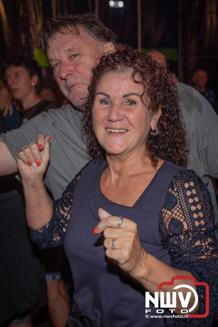 Een zee van muziek en gezelligheid tijdens het Mega Piraten Festijn in Oldebroek. - &copy; NWVFoto.nl