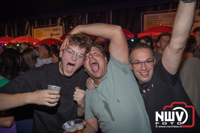 Een zee van muziek en gezelligheid tijdens het Mega Piraten Festijn in Oldebroek. - &copy; NWVFoto.nl