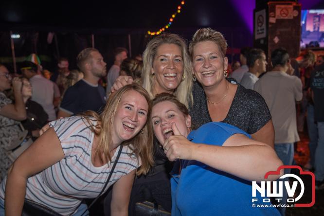 Een zee van muziek en gezelligheid tijdens het Mega Piraten Festijn in Oldebroek. - &copy; NWVFoto.nl