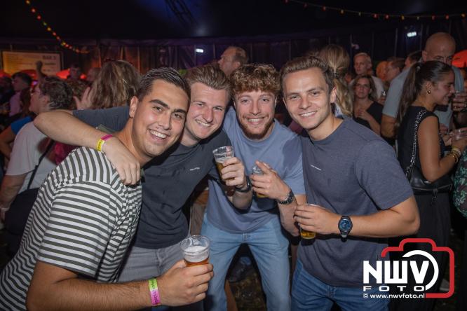 Een zee van muziek en gezelligheid tijdens het Mega Piraten Festijn in Oldebroek. - &copy; NWVFoto.nl