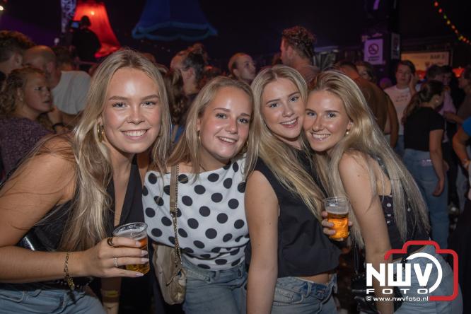 Een zee van muziek en gezelligheid tijdens het Mega Piraten Festijn in Oldebroek. - &copy; NWVFoto.nl