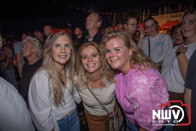 Een zee van muziek en gezelligheid tijdens het Mega Piraten Festijn in Oldebroek. - &copy; NWVFoto.nl