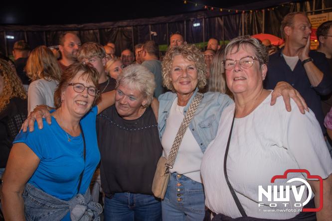 Een zee van muziek en gezelligheid tijdens het Mega Piraten Festijn in Oldebroek. - &copy; NWVFoto.nl