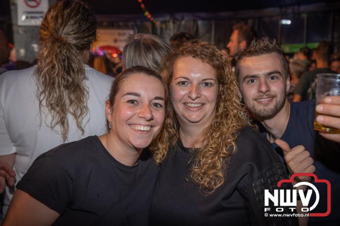 Een zee van muziek en gezelligheid tijdens het Mega Piraten Festijn in Oldebroek. - &copy; NWVFoto.nl