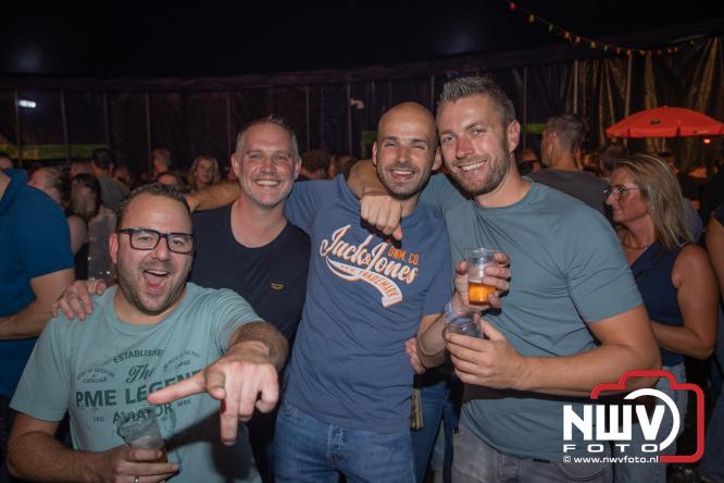Een zee van muziek en gezelligheid tijdens het Mega Piraten Festijn in Oldebroek. - &copy; NWVFoto.nl