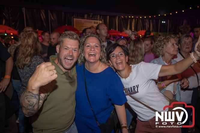 Een zee van muziek en gezelligheid tijdens het Mega Piraten Festijn in Oldebroek. - &copy; NWVFoto.nl