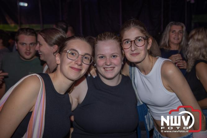 Een zee van muziek en gezelligheid tijdens het Mega Piraten Festijn in Oldebroek. - &copy; NWVFoto.nl