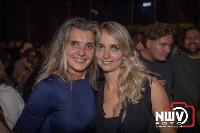 Een zee van muziek en gezelligheid tijdens het Mega Piraten Festijn in Oldebroek. - &copy; NWVFoto.nl
