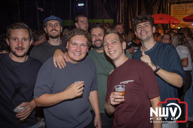 Een zee van muziek en gezelligheid tijdens het Mega Piraten Festijn in Oldebroek. - &copy; NWVFoto.nl