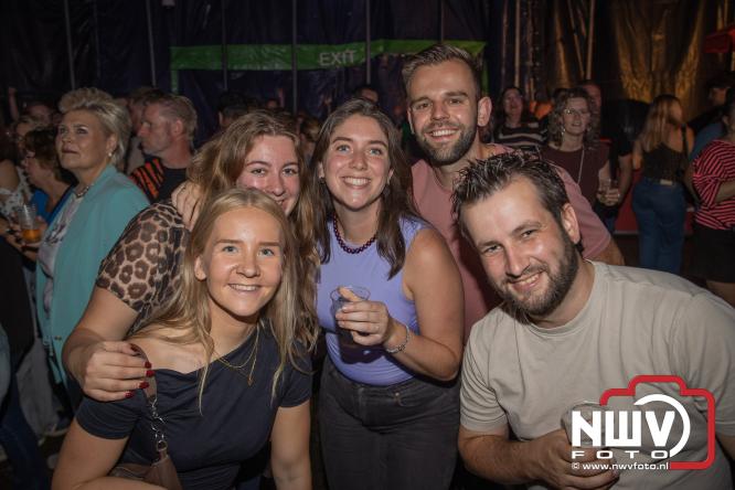 Een zee van muziek en gezelligheid tijdens het Mega Piraten Festijn in Oldebroek. - &copy; NWVFoto.nl