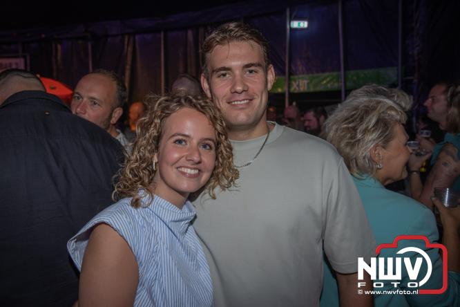 Een zee van muziek en gezelligheid tijdens het Mega Piraten Festijn in Oldebroek. - &copy; NWVFoto.nl